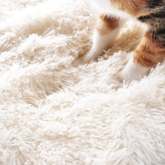 4CLAWS furry pet bed mat folded-bed view demonstrates quick conversion for naps