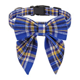 ADOGGYGO collar azul de cuadros con pajarita, ideal para paseos diarios.