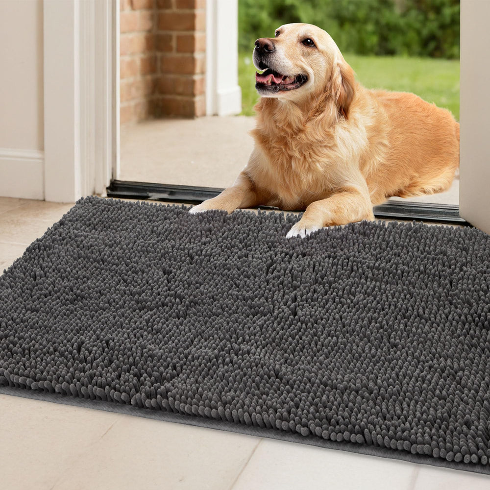 Amyracel Absorbent Dog Door Mat closeup of chenille fibers absorbing moisture for muddy paws