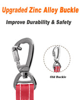 AUBELL leash with dual soft-handles offers comfortable control during urban strolls.