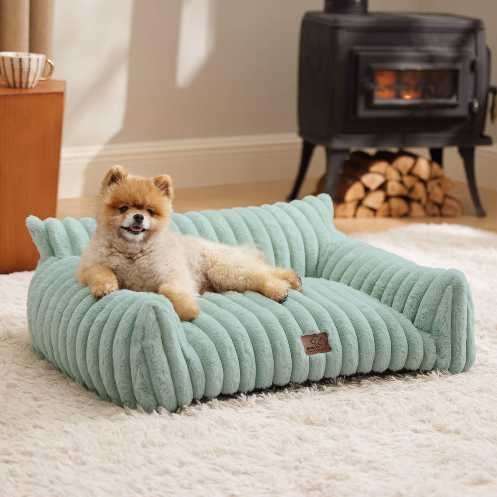 Bedsure Cute Cat Couch Garden Green front view showcases cozy warmth for pets.