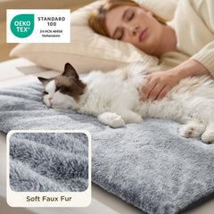 Bedsure self-warming cat bed interior uses heat-reflective film for warmth.