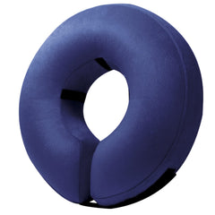 BENCMATE inflatable dog cone on a dog protects wounds while eating and drinking.