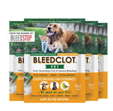 BleedClot Pet empaque con cuatro bolsas para emergencias en el establo