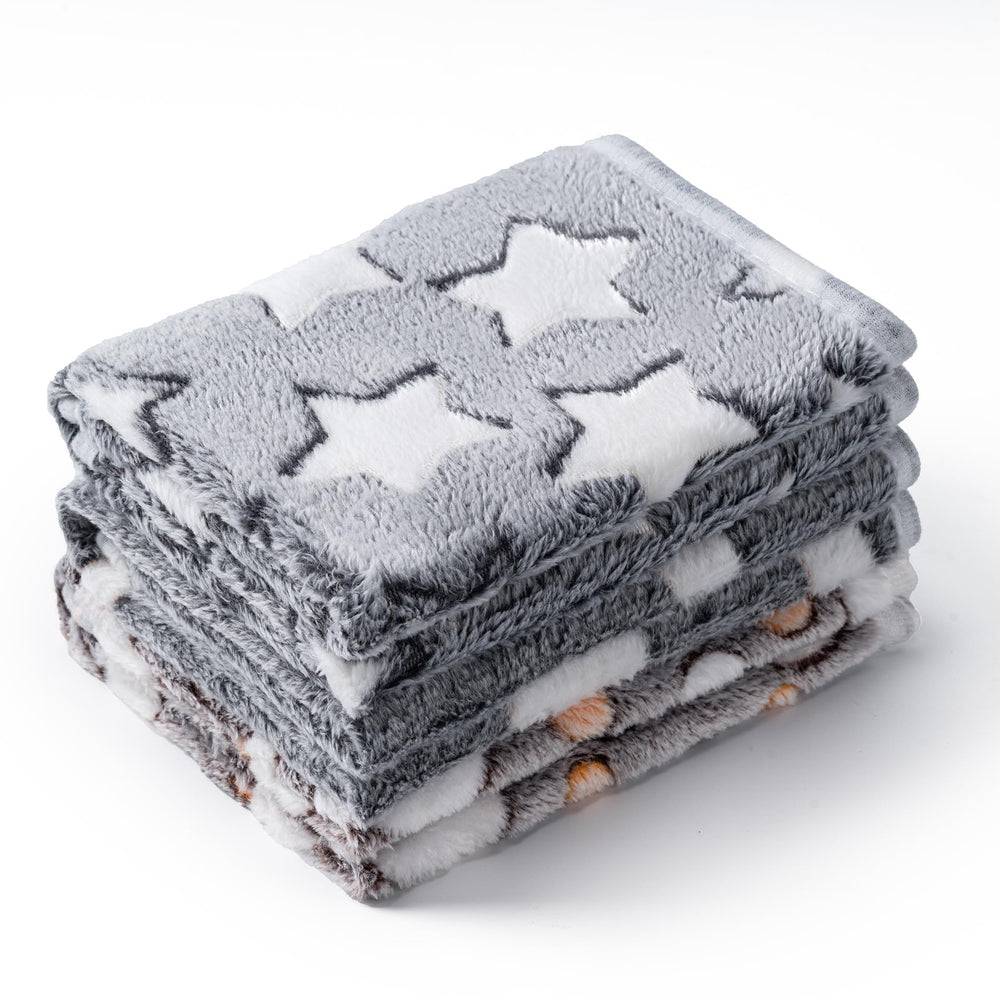 CADONO star-print pet blanket offers cozy warmth for lounging on the couch.