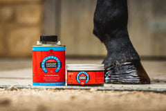 Cornucrescine Hoof Ointment texture close-up highlights smooth, clear formula.