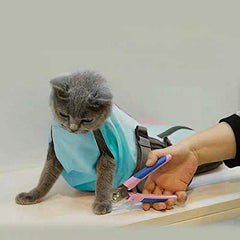 Cinf cat-grooming-bag-front-zipper-access offers easy paw entry during grooming.