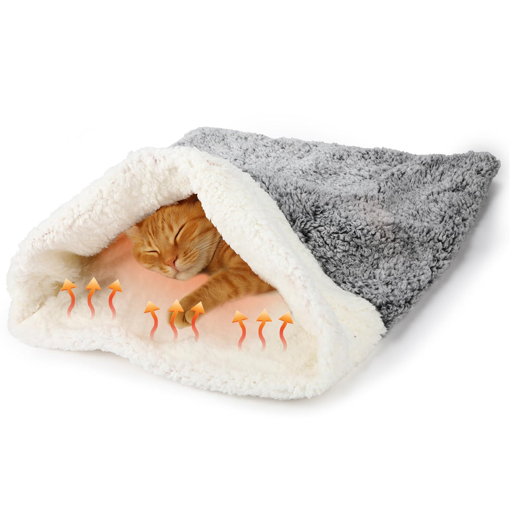 Clysee self-heating cat sleeping bag entrance for easy access and warmth