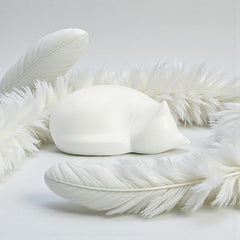 Comemori Sleeping Cat Urn White matte-finish closeup highlights premium finish and calming aesthetic.