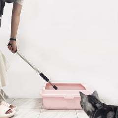Depets cat litter scoop with wide-slots demonstrates fast separation of clean litter.