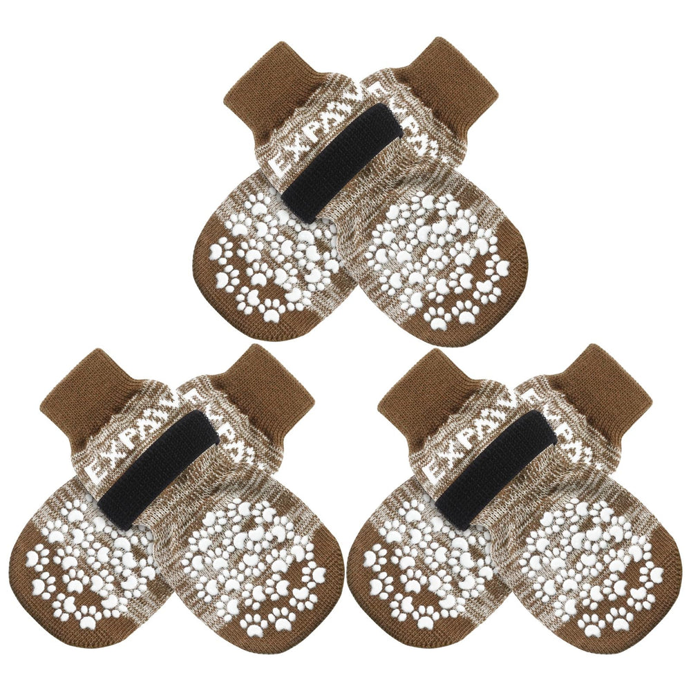 EXPAWLORER calcetines antideslizantes para perro, enfoque en frente de patas y mayor tracción.