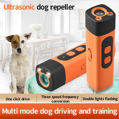 Friengood Bark Deterrent LED indicator — visual safety cue for nighttime training sessions.