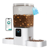 Frienhund automatic feeder showing two-cat setup for smooth meals