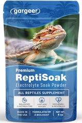 Gargeer ReptiSoak powder dissolving in water to support reptile hydration.
