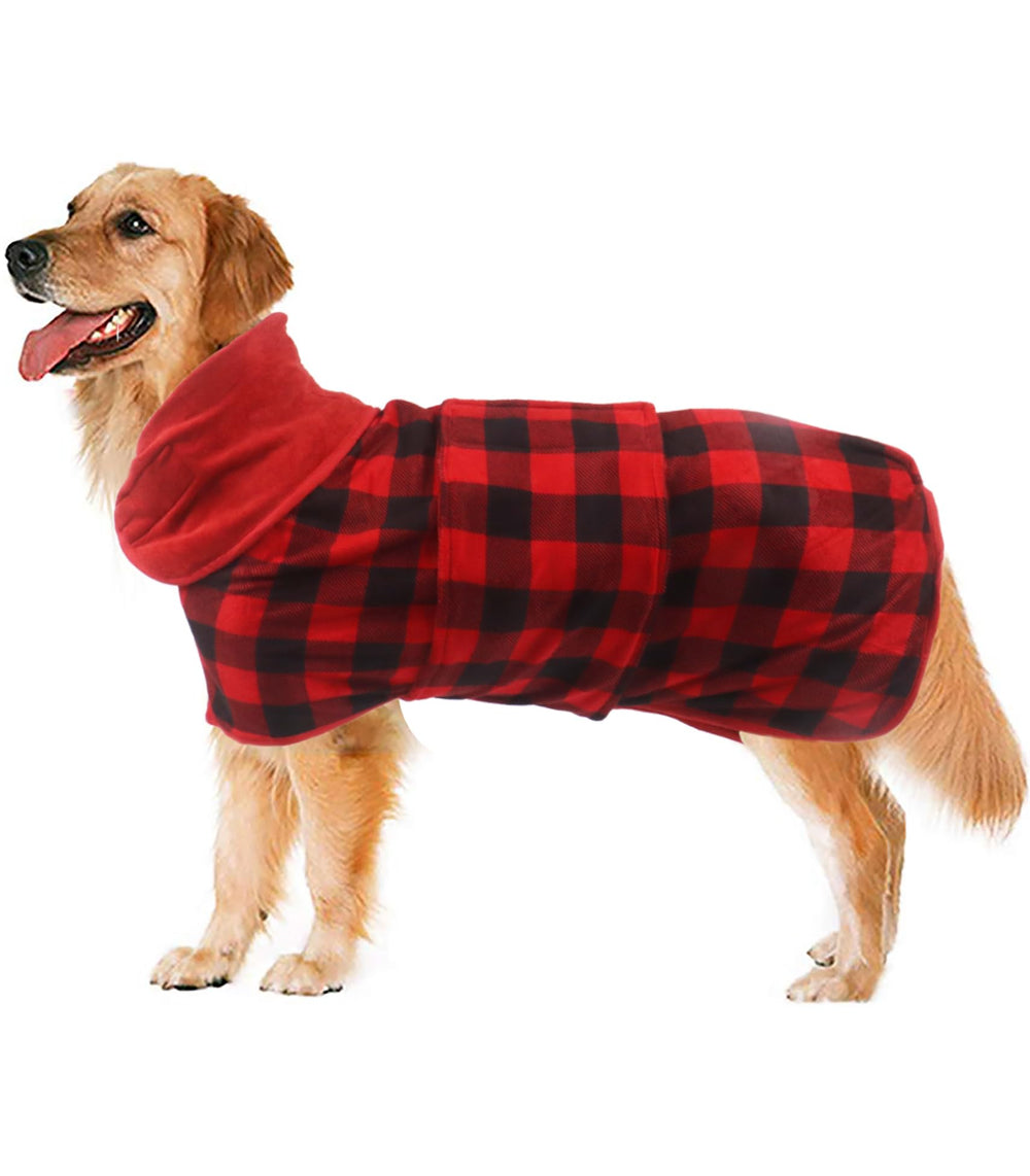 Geyecete dog drying coat showing absorbent microfibre action on mud