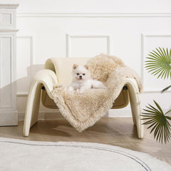 gogobunny waterproof dog blanket car-use layout emphasizes travel-ready clean seating.