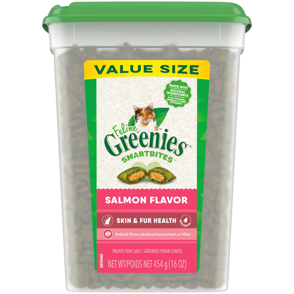 Greenies Feline Smartbites Skin & Fur Tub shows a low-calorie snack option for cats.