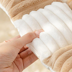 HOMEREFROM washable material couch cover simplifies cleaning after muddy paws.