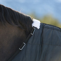 HORZE Nevada stable blanket shaped neckline reduces wither pressure for comfort