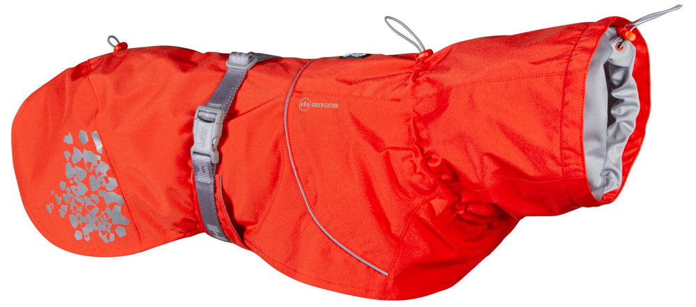 Hurtta Monsoon Coat ECO rosehip front view protects during rainy walks.