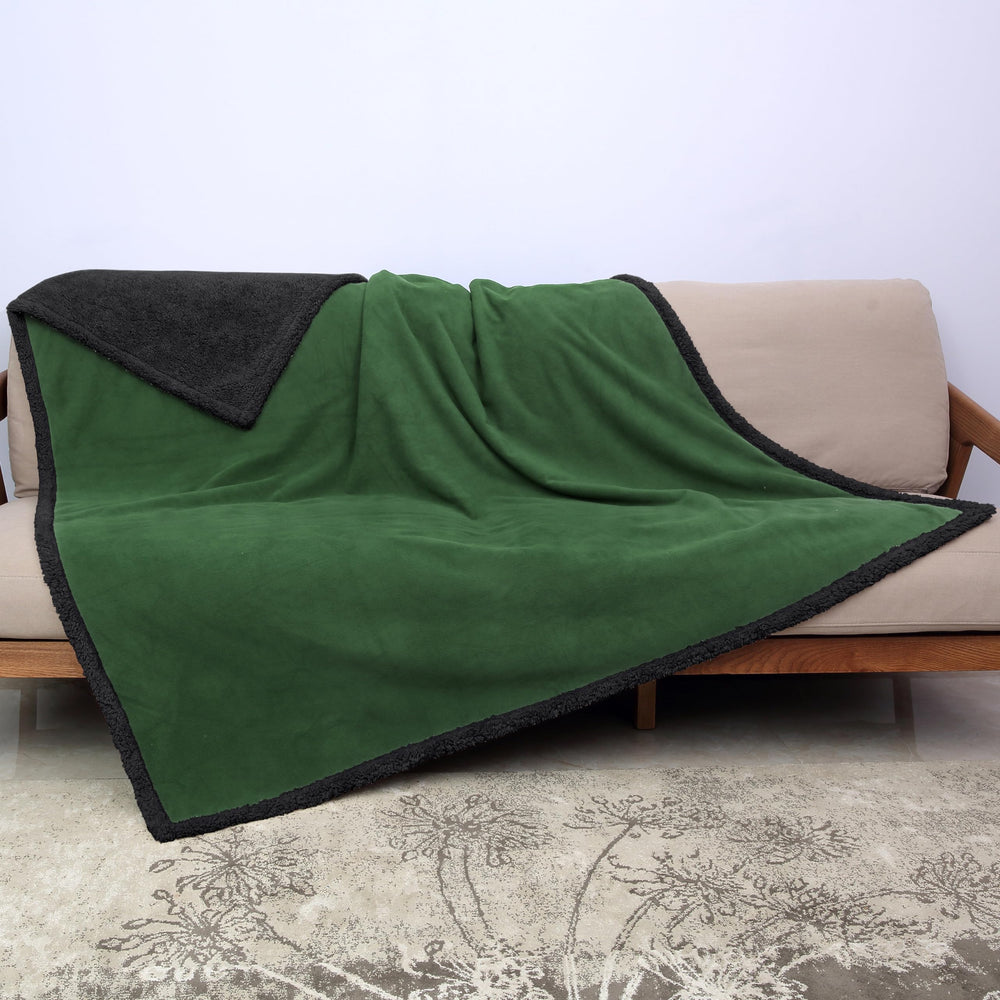 Kritter Planet waterproof layer close-up shows spill-proof surface for easy cleanup.