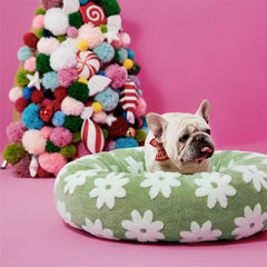 LE SURE Donut Bed plush close-up highlights cloud-soft fabric for pets' comfort.