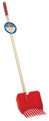 Little Giant Pet Poop Scooper with wooden handle for spill-free outdoor cleanup