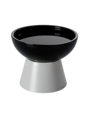LoeJan elevated cat water bowl holds 18 ounces for spill-resistant hydration.