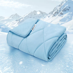 Luciphia cooling blanket for dogs in blue showcases a soft, cooling surface for hot-weather comfort.