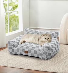 MADE 4 PETS cat bed removable cover demonstrates easy machine-wash cleaning.