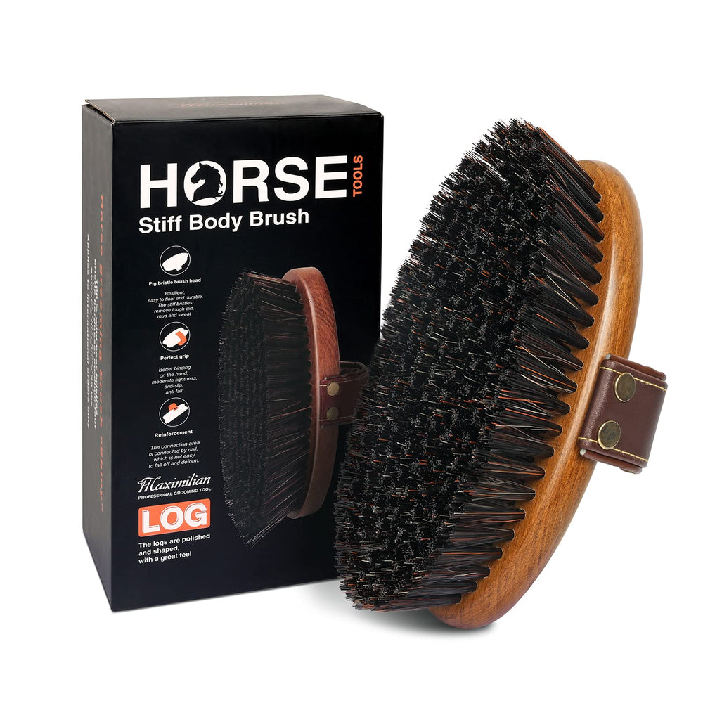 MAXIMILIAN world-class horse brush head removing mud for a clean coat.