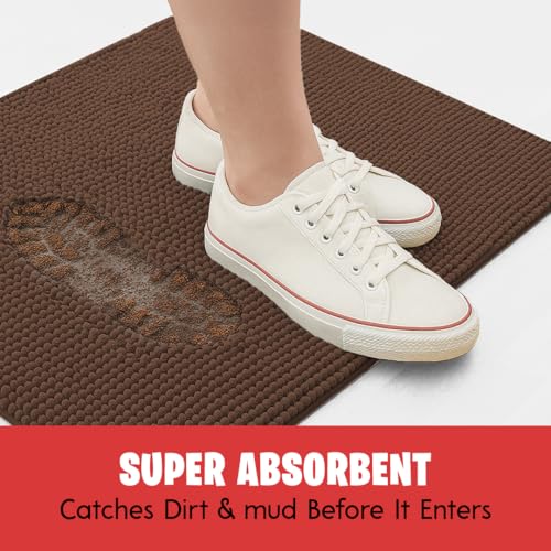MUDGUARD MAT microfiber-dirt-trap highlights quick absorption of wet paws.