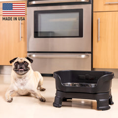 Neater Feeder Deluxe kick-proof stand with non-skid feet reduces slipping.