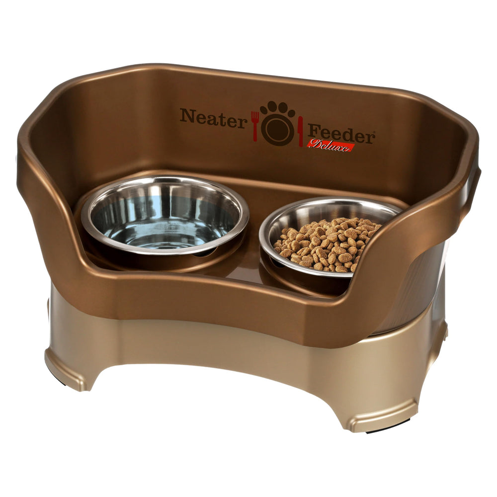 Neater Feeder Deluxe mess-proof station showing spill containment for clean floors