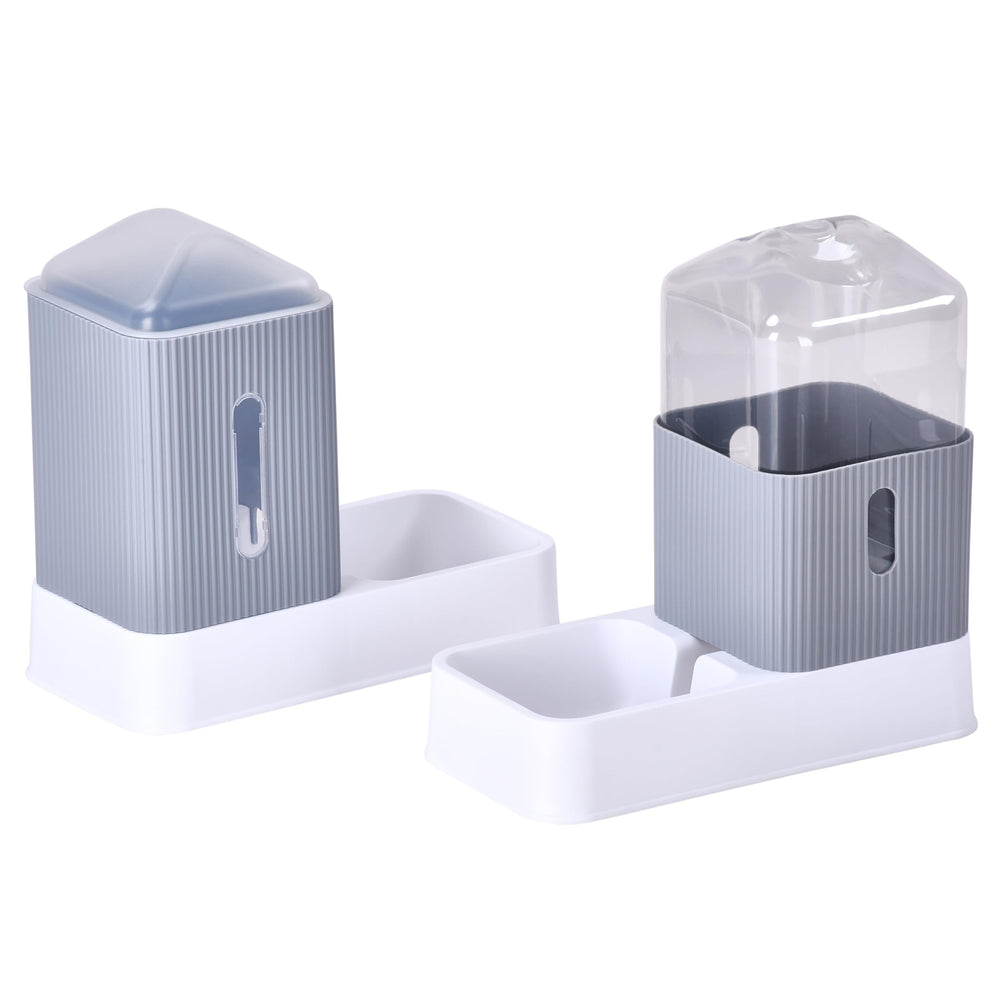 Noa Store automatic pet water dispenser pour demonstrates steady hydration for pets.