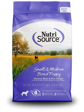 NutriSource croquetas pequeñas para cachorros con pollo y arroz, fáciles de masticar para razas pequeñas.