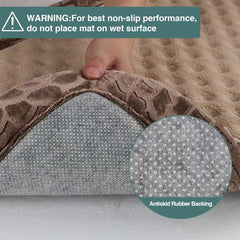 PAGGED soft microfiber top highlights breathable comfort for warm seasons.