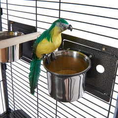 Panana pull-out grate prevents waste contact on cage floor