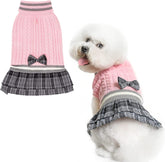 PAWCHIE suéter-dress para perro con lazo rojo, vista frontal para paseos invernales.