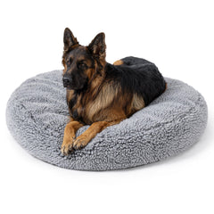 Pelzin Stoutwool round bed top view shows plush warmth for large breeds.