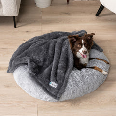 PetAmi reversible grey blanket detail highlights soft fleece and warmth.