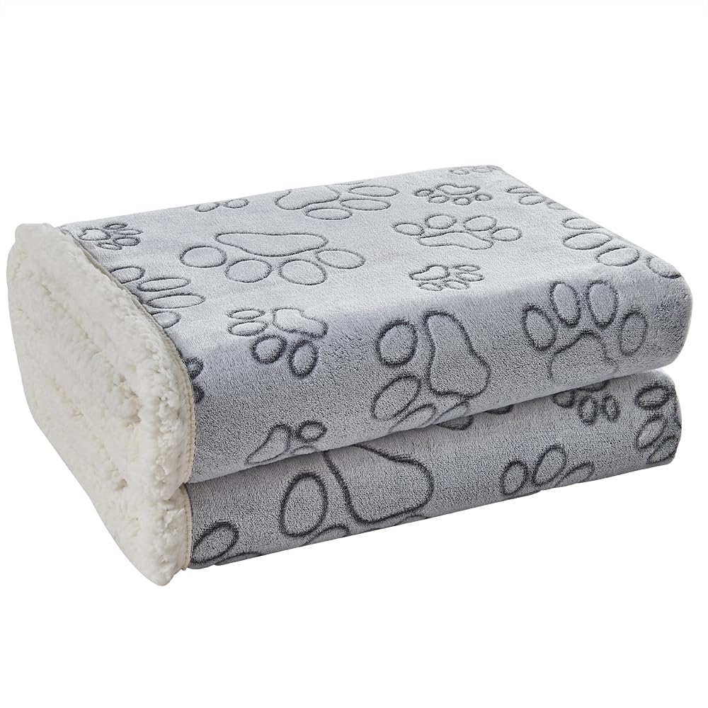 Qeils dog blanket waterproof-membrane keeps furniture dry during playtime.