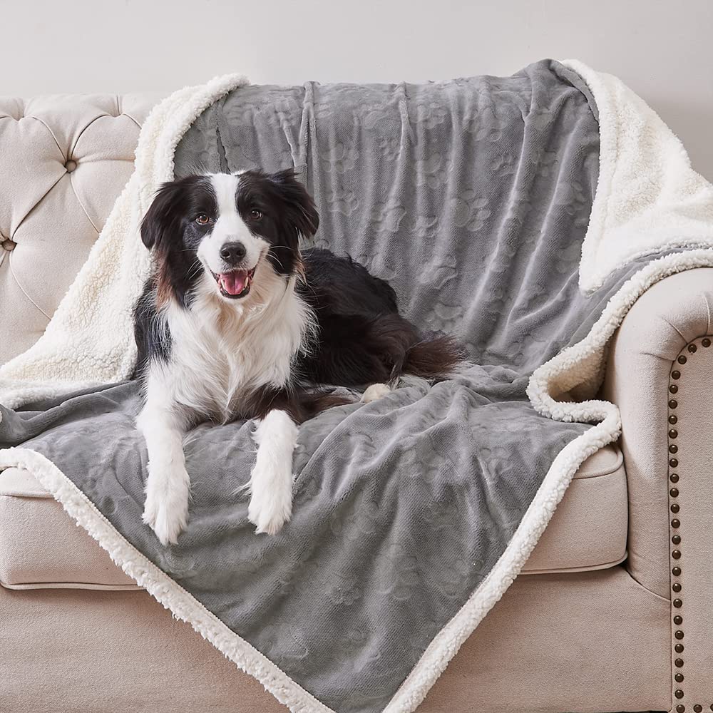 Qeils waterproof pet blanket membrane close-up showing leak protection.