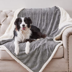 Qeils waterproof pet blanket membrane close-up showing leak protection.