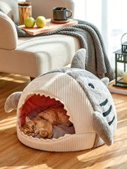 QWINEE shark-shaped cat mat top view highlighting soft warm interior for naps