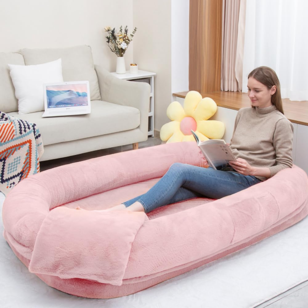 SCNUT Ultra-Soft Dog Bed pink cover close-up emphasizes plush comfort for cozy naps.