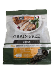 Simply Nourish cat food serving bowl captures mealtime with protein-rich, grain-free nutrition.