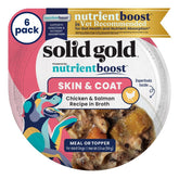 Solid Gold copa de alimento húmedo con salmón y pollo para piel saludable.