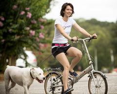 Squishy Face Studio 2-inch belt neon pink design reduces digging in and increases comfort during runs.