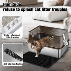 Suhaco XL litter mat in black helps trap litter and reduce tracking.